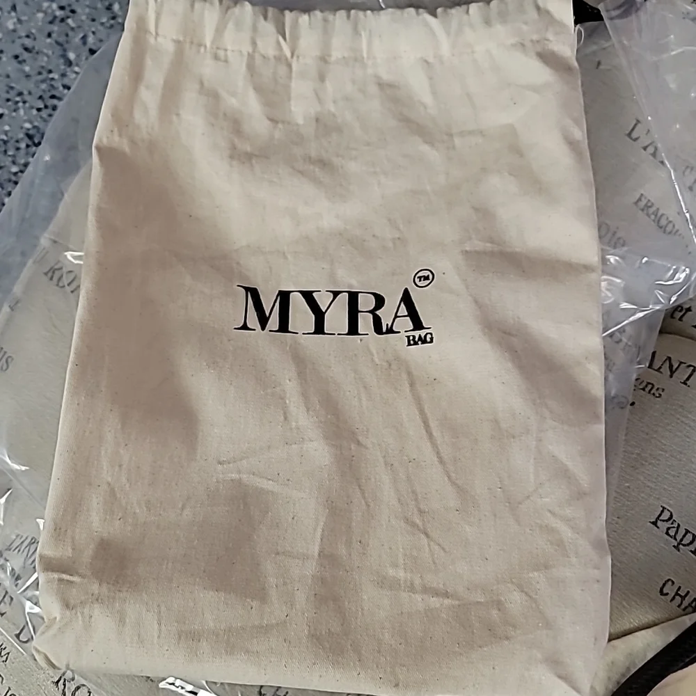 𝅺myra Camo Sneakers NWT - Picture 5 of 5